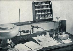 The apparatus and reagents needed for a course in semi-micro qualitative analysis, c. 1942. Note the replacement of most of the glass-stoppered reagent bottles by the rack of dropper bottles.