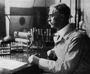 Sydney Farber (1903-1973; Buffalo, Nueva York, EE.UU.), patólogo pediátrico que acuñó el término «mucoviscidosis».