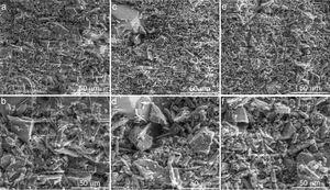 Micrografías MEB (×500 y ×5.000) de los revestimientos de sílice con 50% de agua y relaciones sílice/yeso 72/28 (a y b), 70/30 (c y d) y 68/32 (e y f).