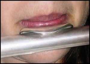 Bucal de uma flauta transversal.