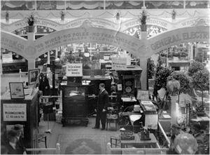 Photograph of the stand where the machine was exhibited under the make Collins-Sanchez, at the 3rd Electrical Show held at New York's Madison Square Garden in September 1909. Photograph kindly provided by the family of Mónico Sánchez Moreno.