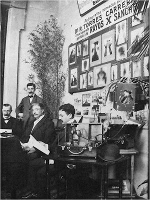Exhibition by Dr Torres Carrera at the Clinical Hospital of the Faculty of Medicine, annexed to the 5th International Congress of Medical Electrology and Radiology in Barcelona in 1910. The panel shows his X-rays taken with the Sánchez X-ray machine. Photograph kindly provided by the family of Mónico Sánchez Moreno.